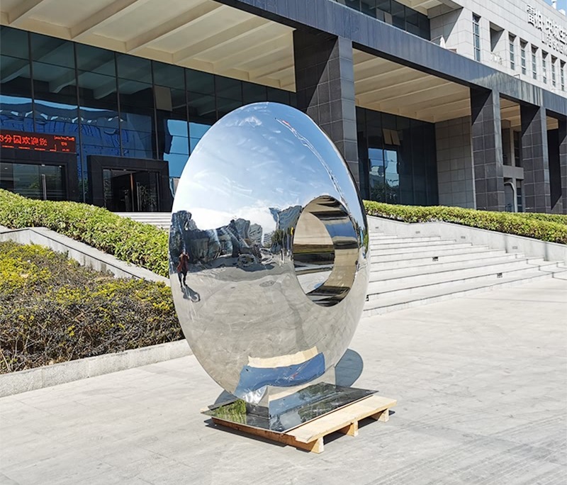 Stainless steel eye sculpture mirror